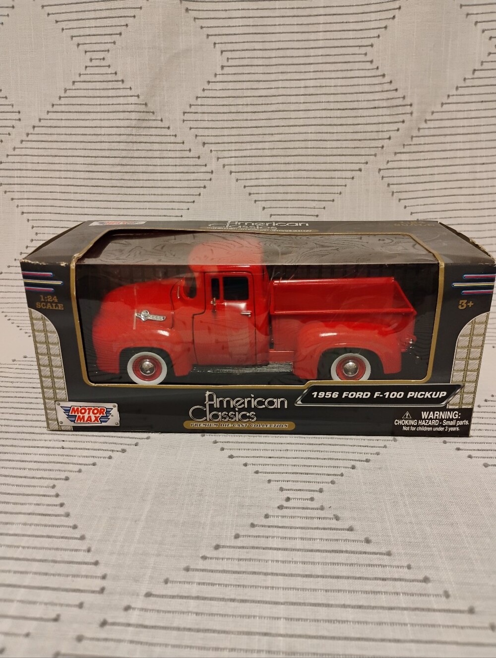 1956 Red Ford F-100 Pickup Truck American Classics Diecast Model 1:24 Scale